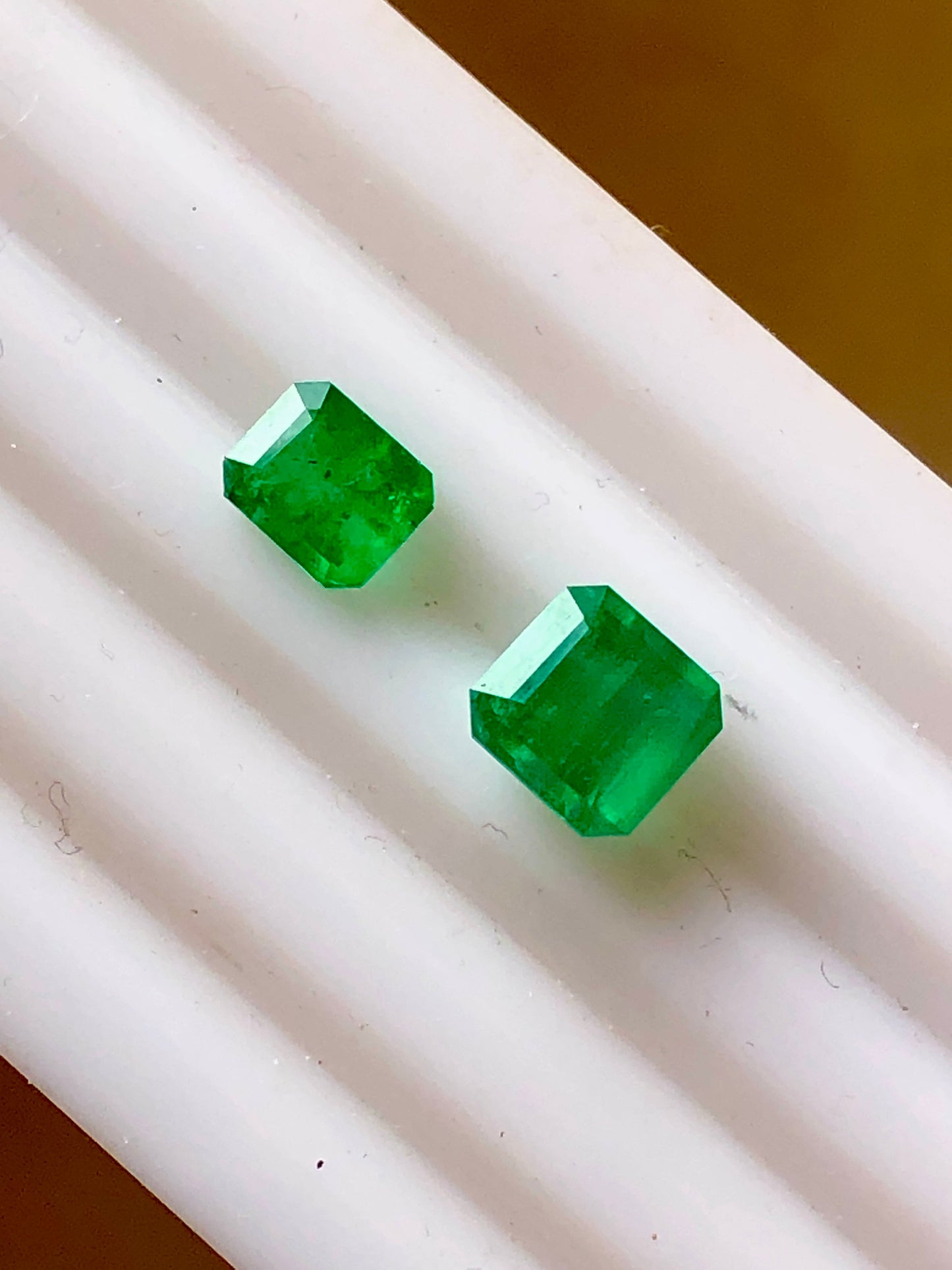 2 pieces vivid Green Swat Emerald Loose Stones