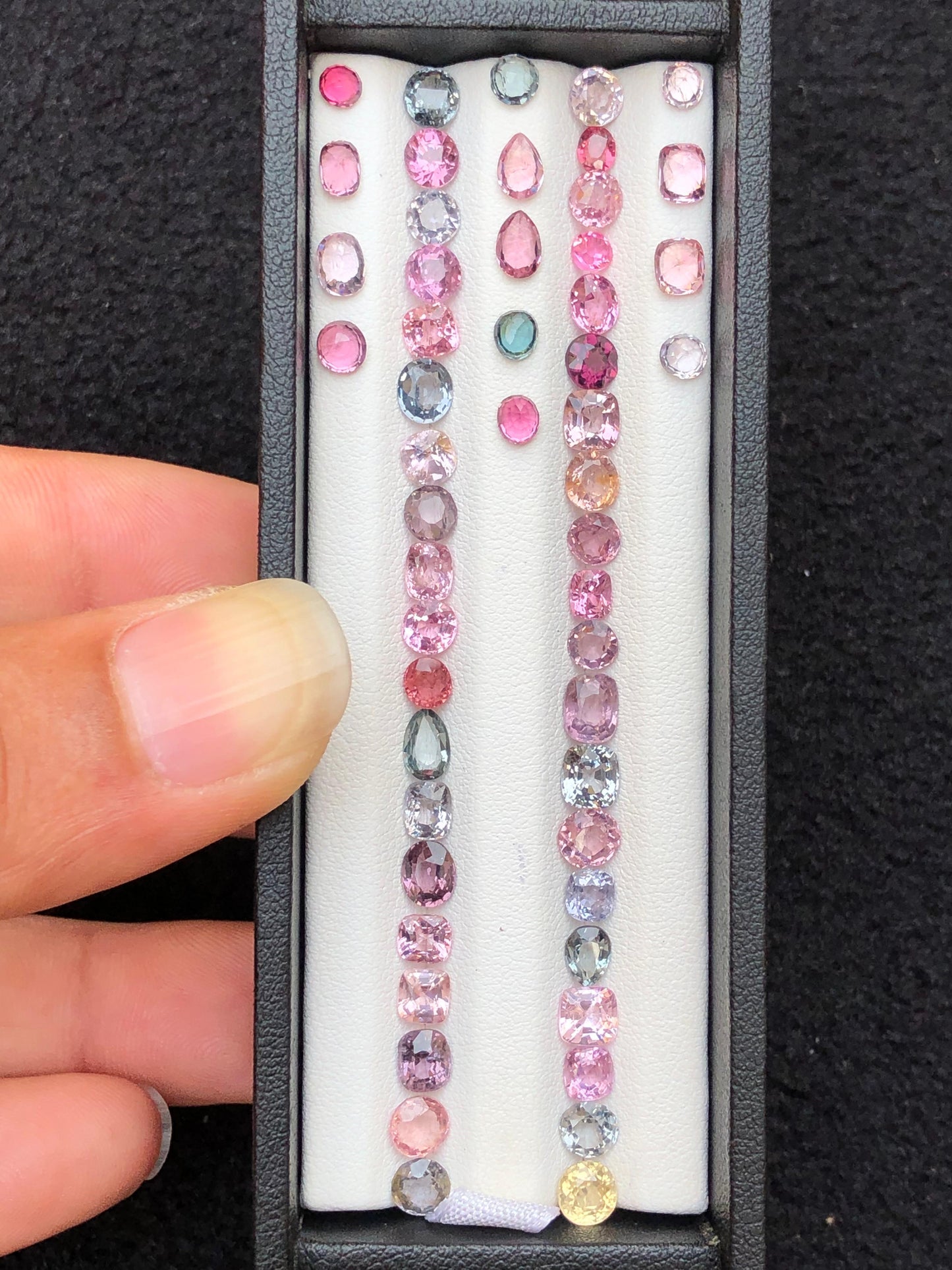 Explore The 24 Carat mix Colour Loose Spinels Stone Deal.
