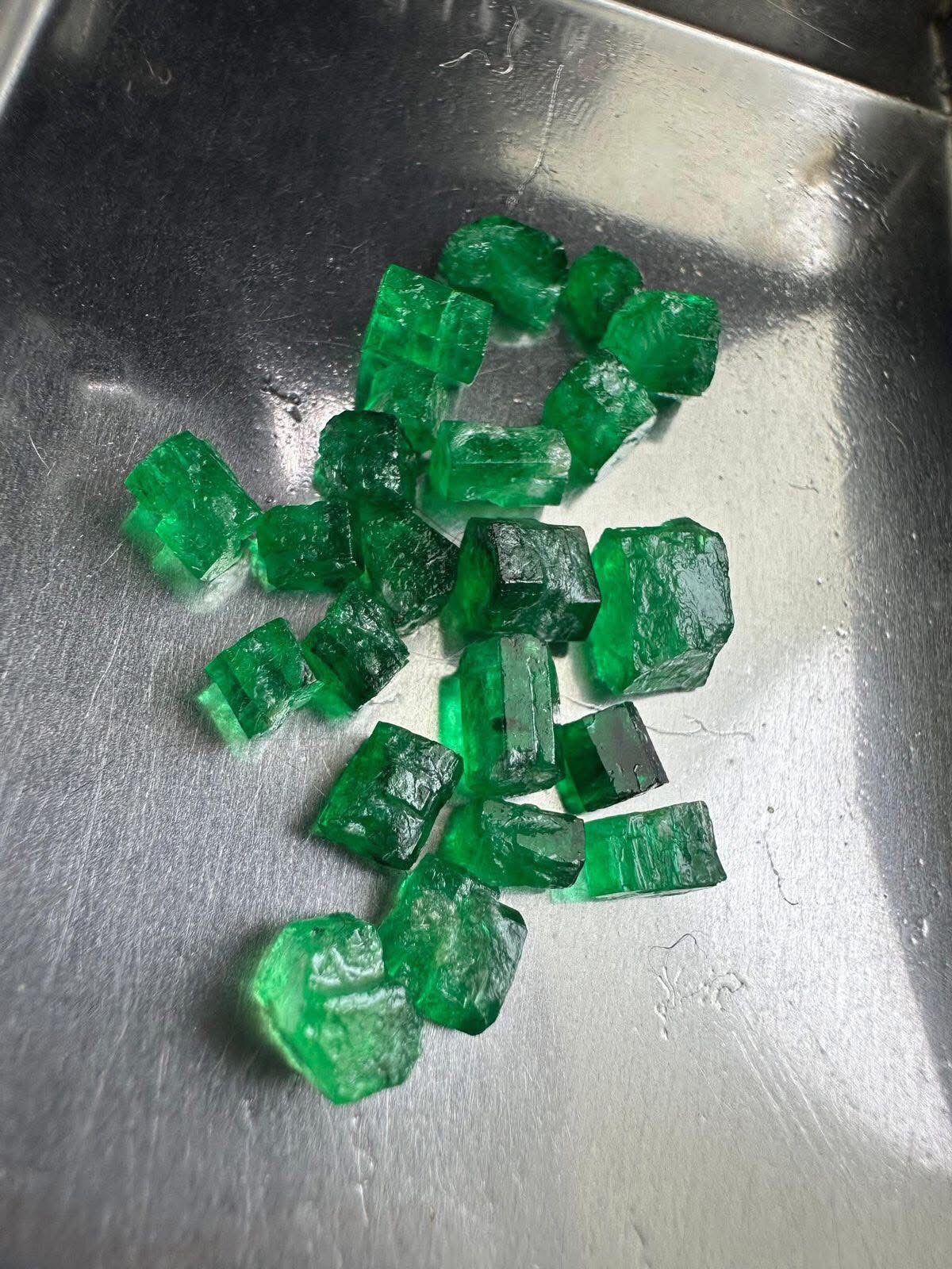 35 Carat Facet Grade Rough Emerald For Lapidary
