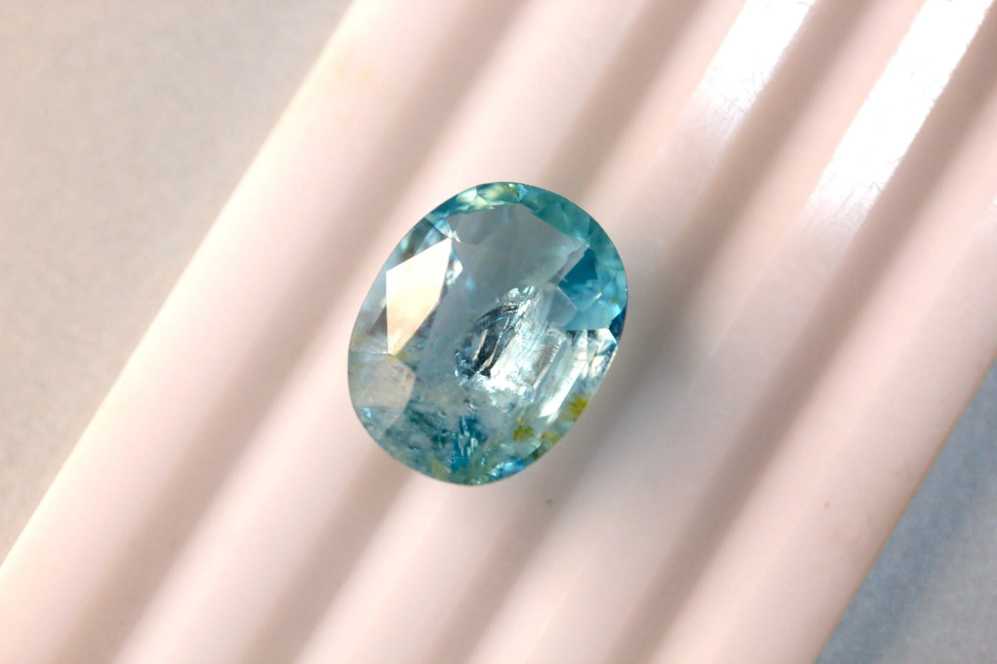 6.95 carats Oval Cut Blue Aquamarine Loose Gem