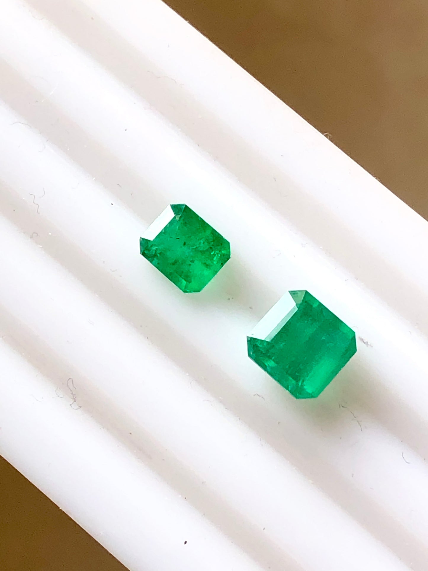 2 pieces vivid Green Swat Emerald Loose Stones