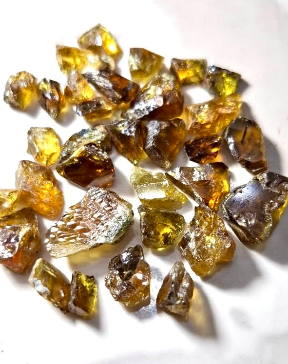 32 Grams Rare Raw Facet Grade Sphene Gemstone Deal