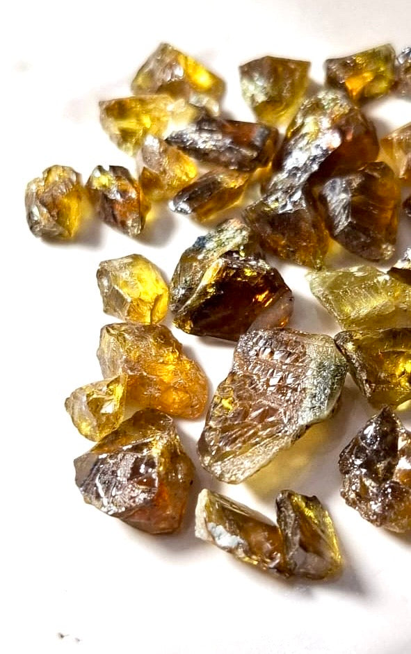 32 Grams Rare Raw Facet Grade Sphene Gemstone Deal