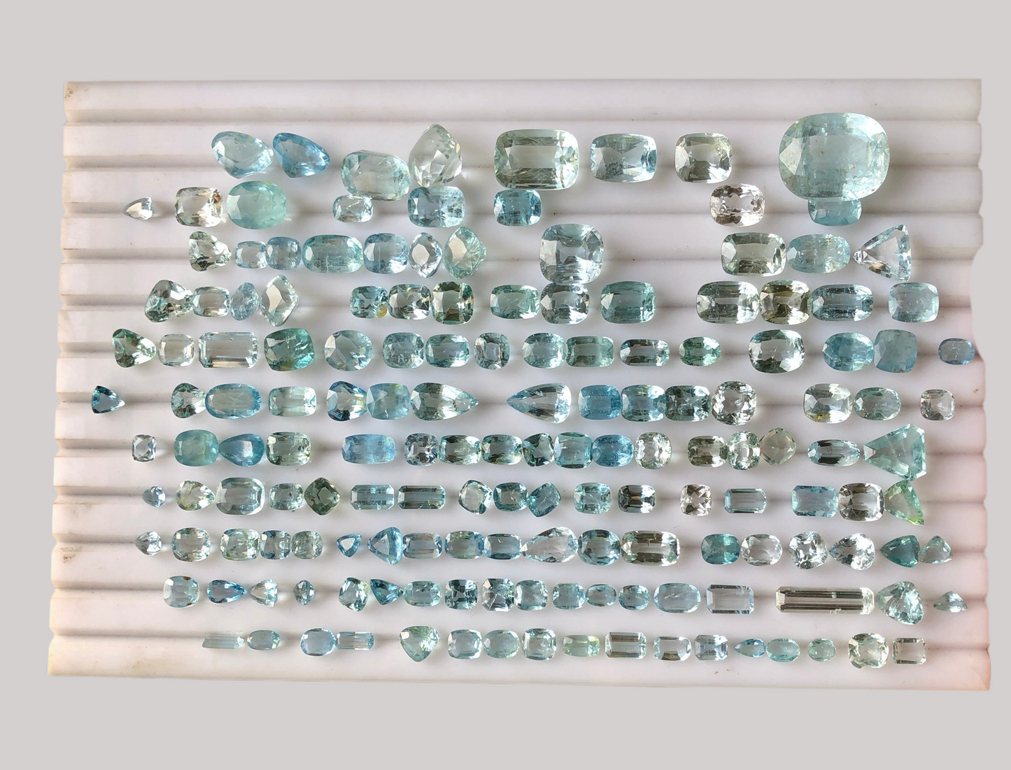 300 Carats Wholesale Loose Aquamarine Deals