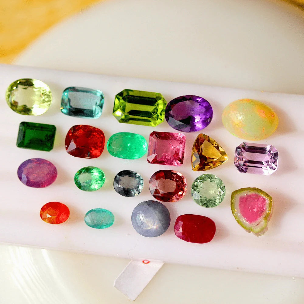 21 Pieces Multi Loose Cut Gemstones: Emerald, Ruby, Sapphire, Garnet, Aqua, Tourmaline