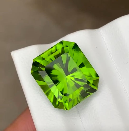 9.9 Carat Loose Green Peridot Stones