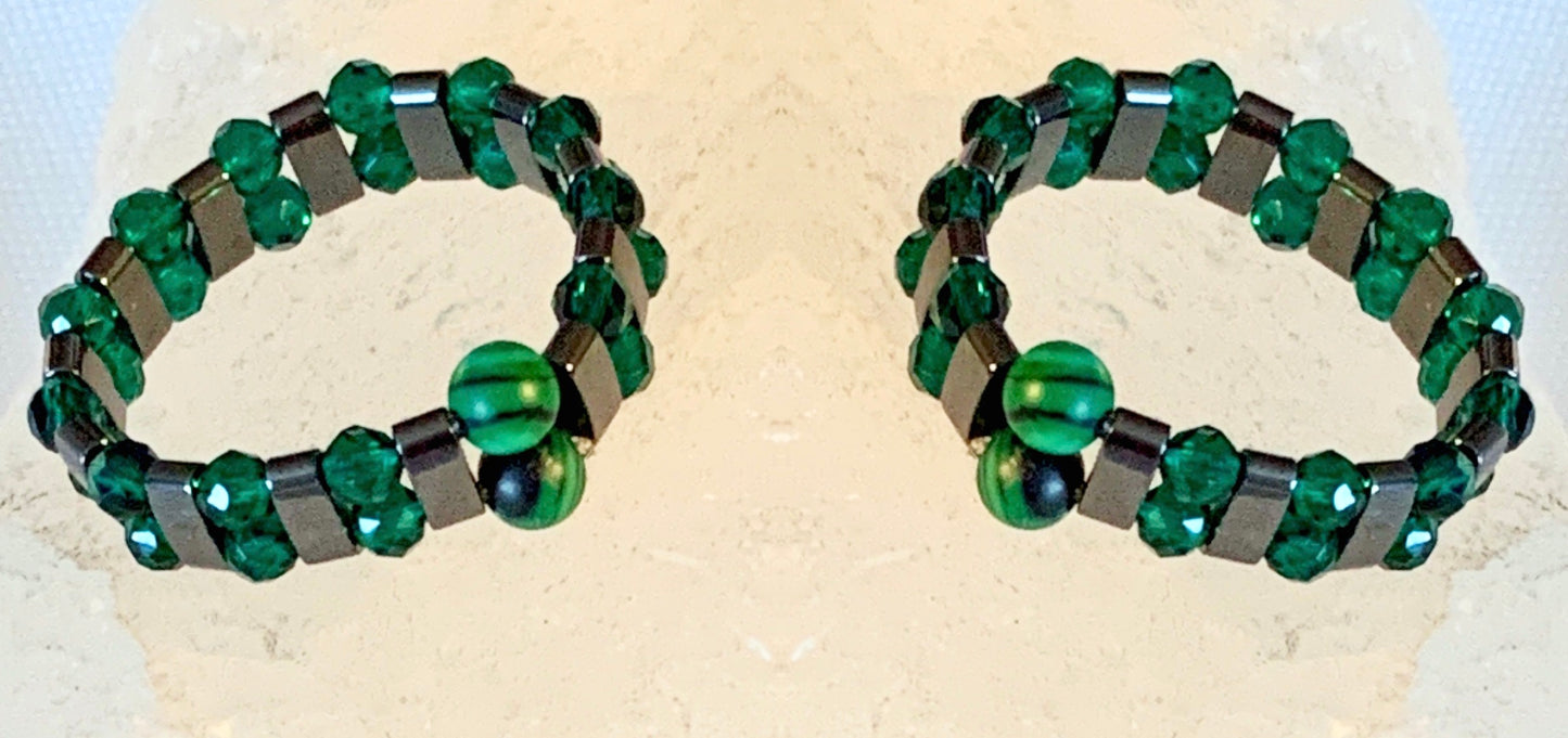 Quinn Handmade Emerald, Malachite, and Black Hematite Expandable Ring (Size 9-10)