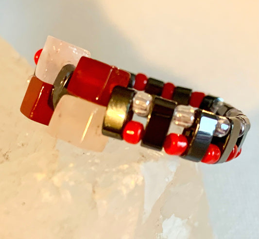 Santana Handmade Red Agate, Rose Quartz, Black Hematite, and Seed Bead Expandable Ring (Size 10-11)