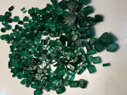 200 Carats Facet Grade AA Grade Rich Green Rough Swat Emerald Bulk Lot