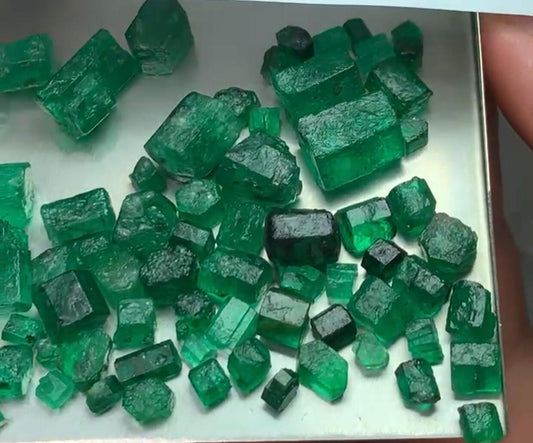 100 carats Natural Rough Emerald- Vivid Green Colour.