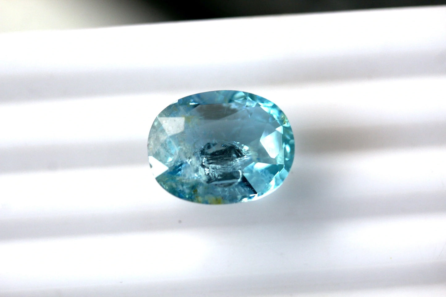 6.95 carats Oval Cut Blue Aquamarine Loose Gem