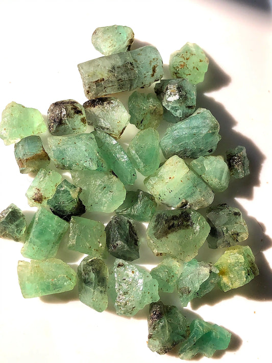 130 Carats Rough Emerald Deals from Chitral for Faceting / Cabbing