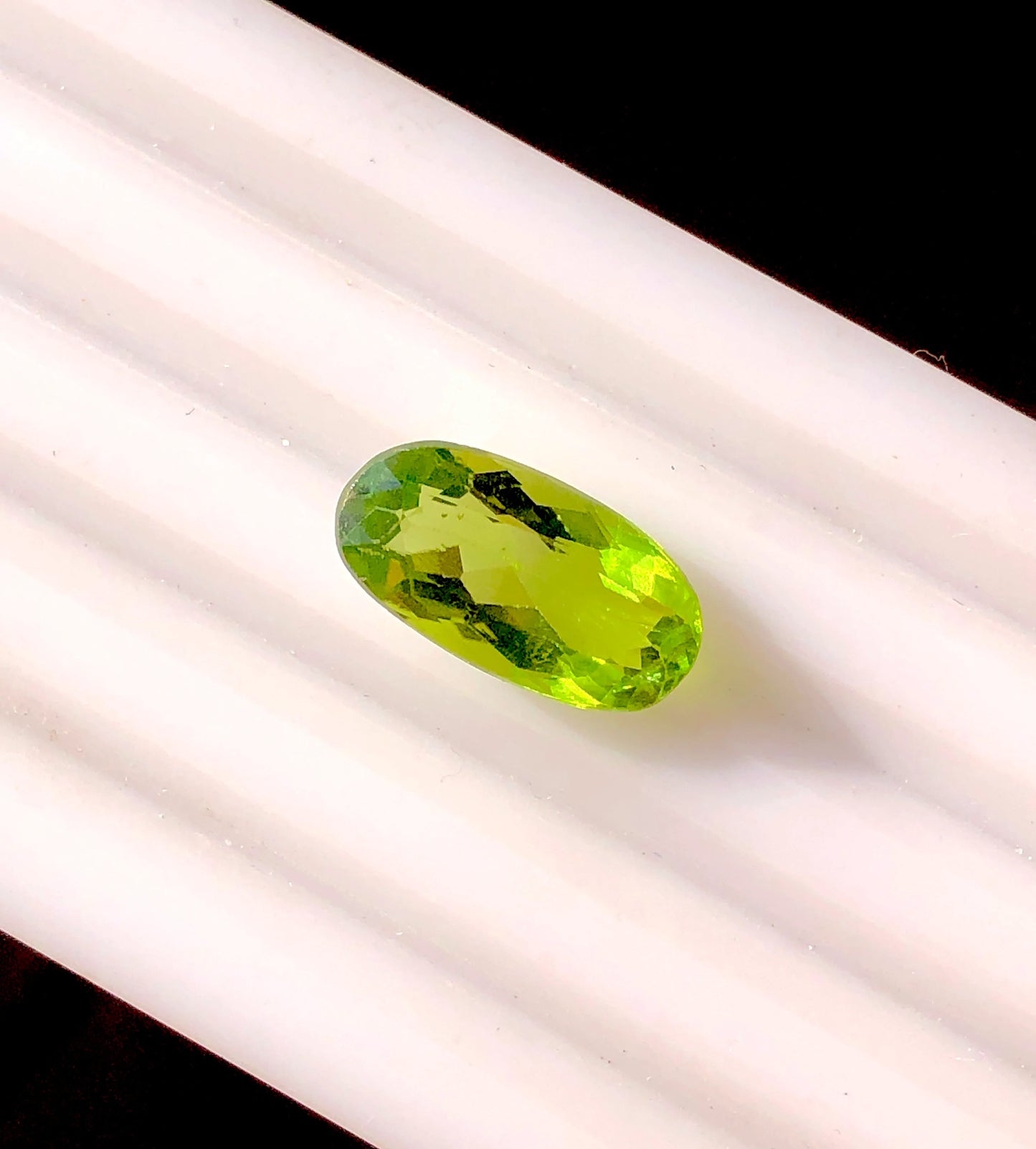 3.48 Carats Loose Oval Shape Green Peridot Stone