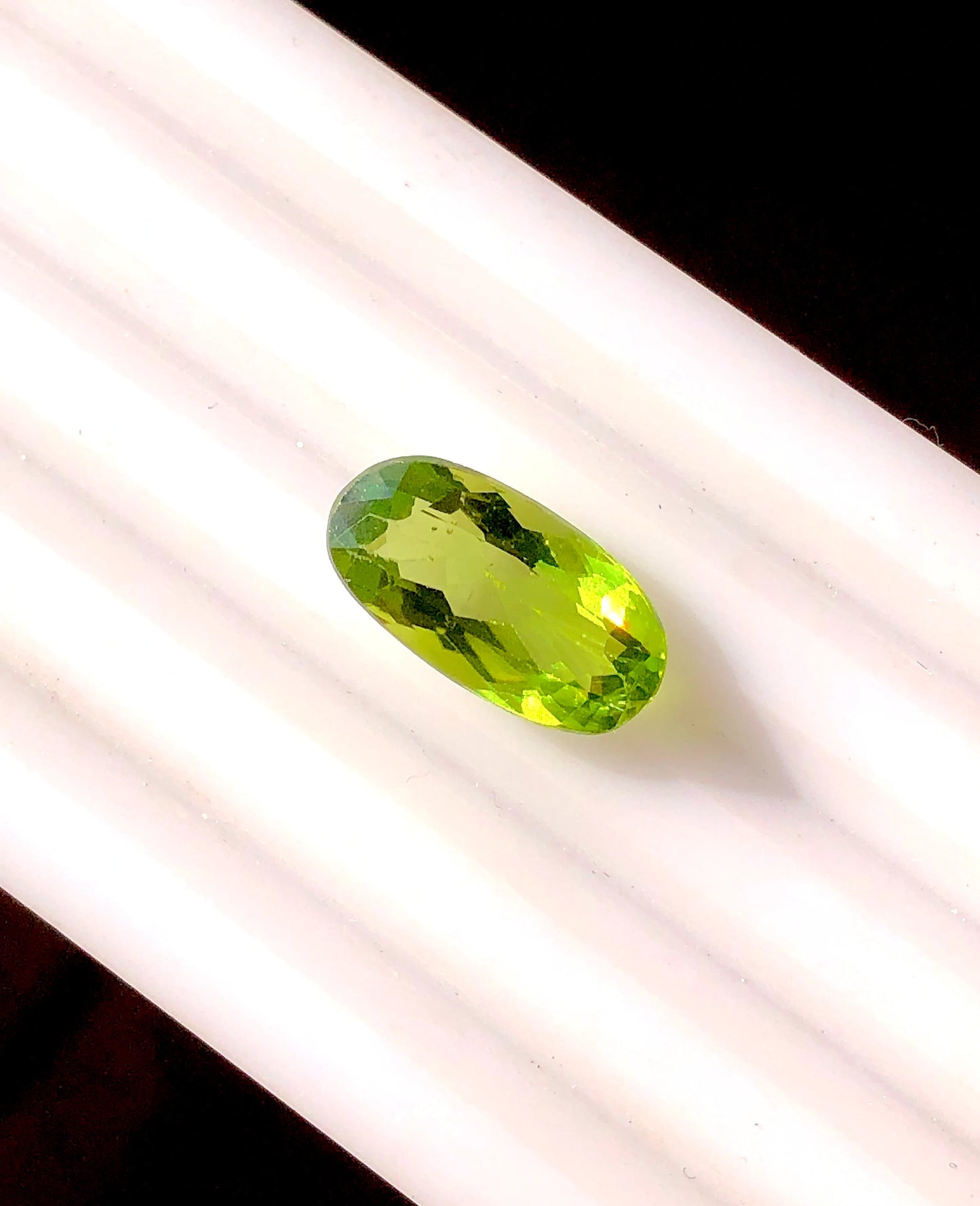 3.48 Carats Loose Oval Shape Green Peridot Stone