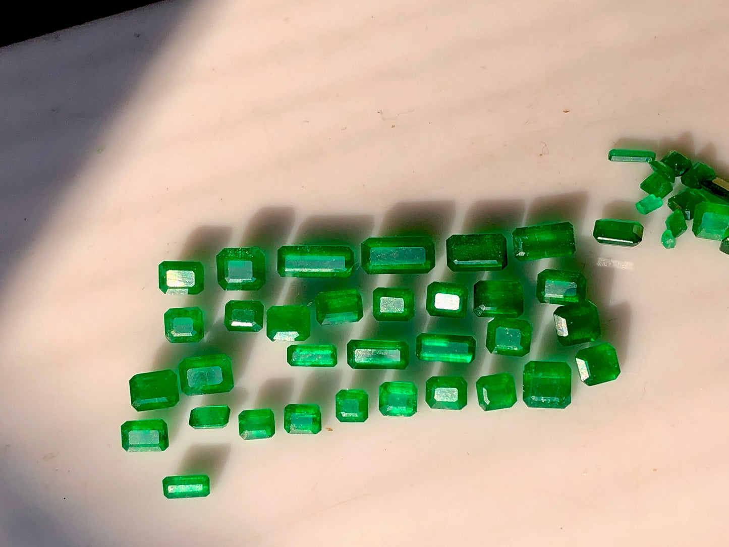 22 Carats Natural Swat Emerald Loose Stones AAA Green Color