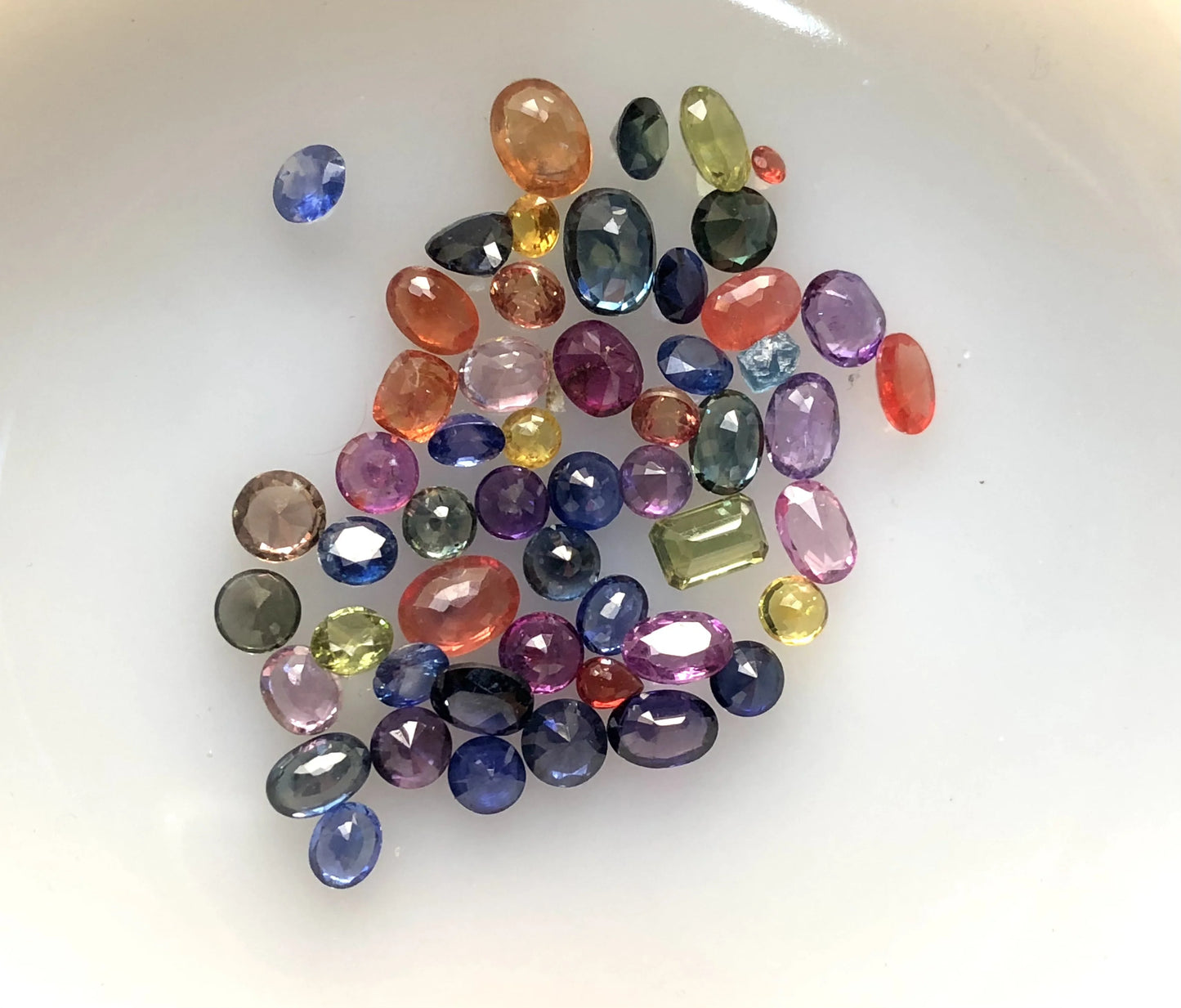25 Carats Fancy Color Loose Sapphires Stone Deal